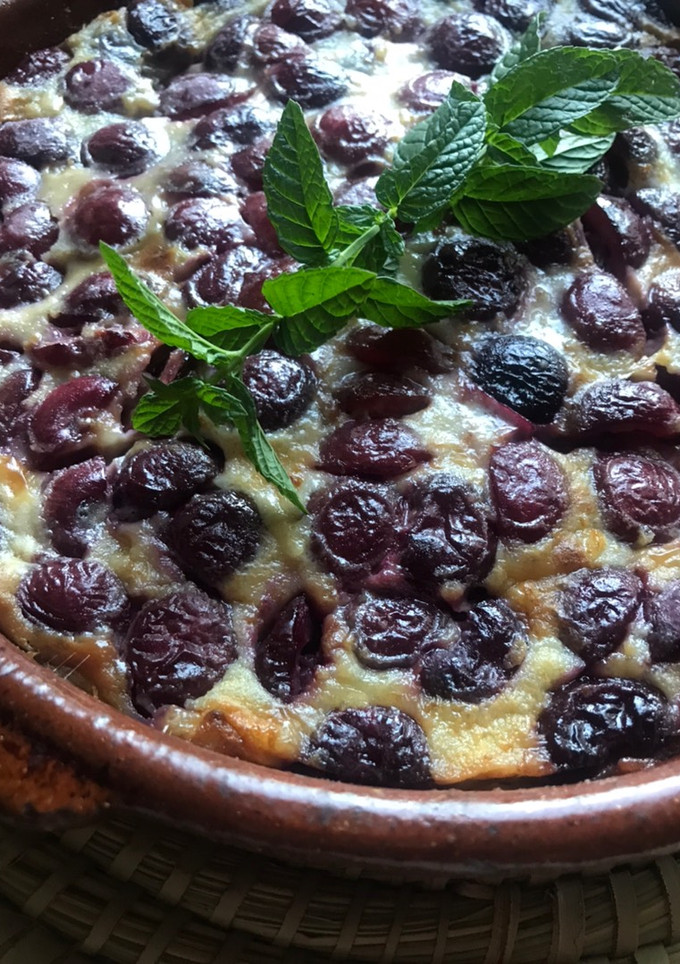 Una foto de Clafoutis de cerezas 🍒 tradicional.500 recetas