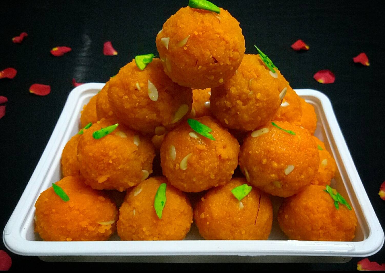 Motichoor Ladoo Recipe by Rupali Kolvekar - Cookpad