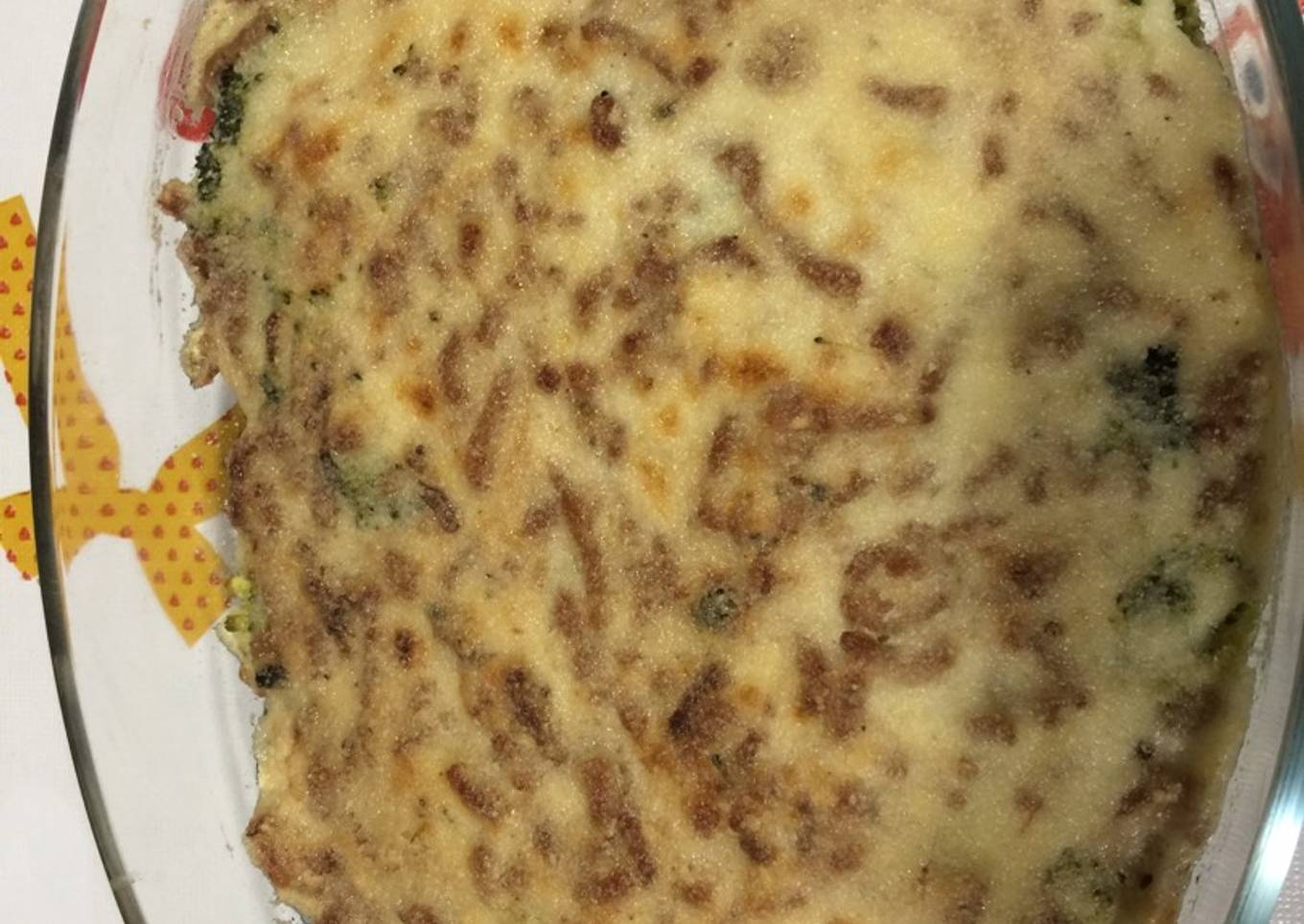 Brócoli con carne picada y bechamel al horno