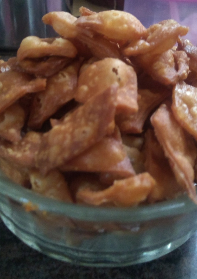 ஸ்வீட் டைமண்ட் பிஸ்கட் (Sweet diamond biscuit recipe in tamil) செய்முறை முக்கிய புகைப்படம்