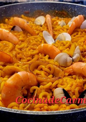 Una foto de Fideuà dominguera
