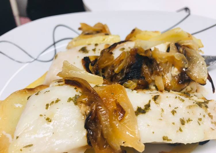 Lomos de merluza al horno con patatas y cebolla Receta de marina- Cookpad