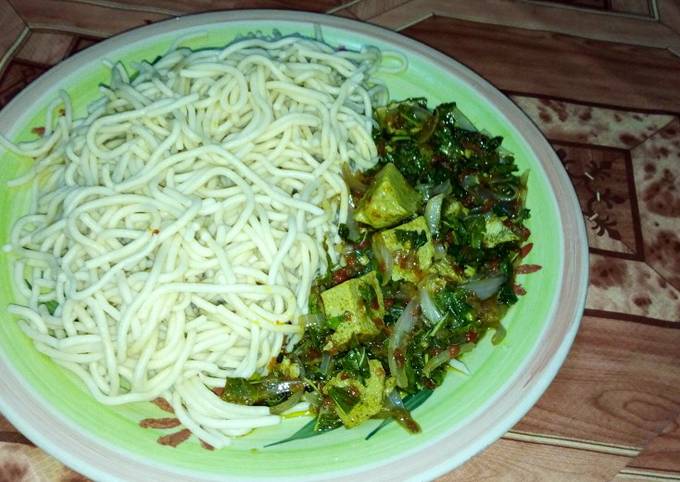 Spaghetti with green vegetable and egg moi moi
