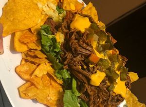 Una foto de Carne desmechada en su jugo para nachos o tacos