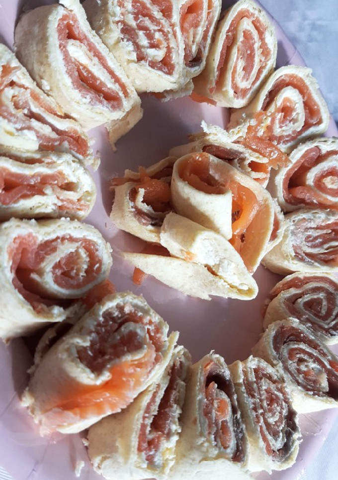 Una foto de Aperitivo rollitos de salmón