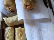 Una foto de comida china freidora aire