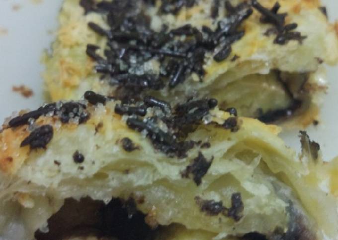 Cara Gampang Menyiapkan 180. Strudel Pisang Coklat Keju Anti Gagal
