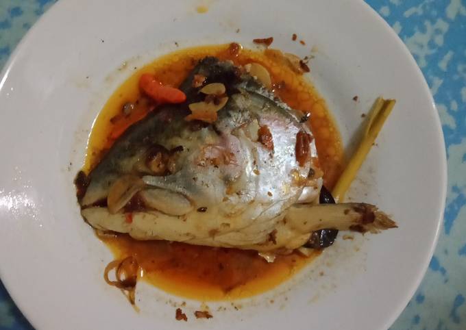 Asam pedas kepala salmon