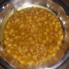 A picture of Chana masala.