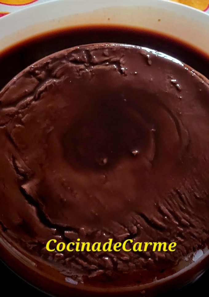 Una foto de Cuajada de chocolate con bebida de vainilla