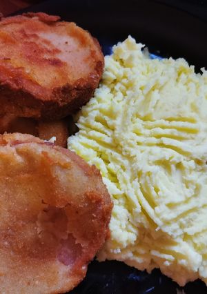 Tört krumpli rántott párizsival recept fotója