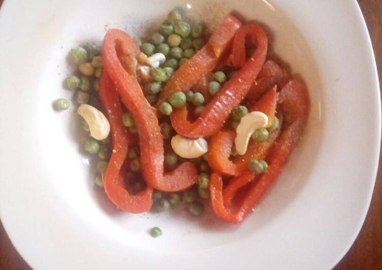 Roast red sweet pepper salad