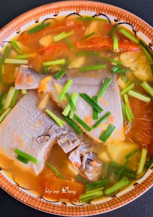 Hình của món Cá chim trắng nấu thơm cà.
