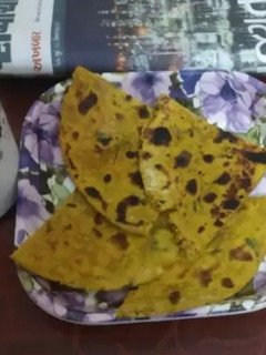 लेफ्ट ओवर दाल पराठा (Left over dal paratha recipe in Hindi) रेसिपी मुख्य फोटो
