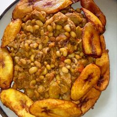 A picture of Beans and fried plantain.
