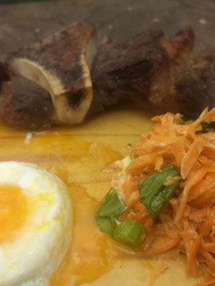 Una foto de Asado de paleta y rosbeef con hueso, placer criollo en crisis