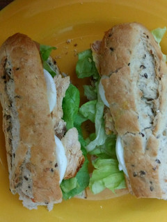 Una foto de Sándwich de pollo