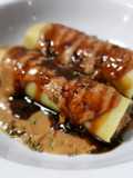 Canelones de confit de pato y ceps con salsa de prunes