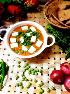 A picture of Butter Matar paneer masala.