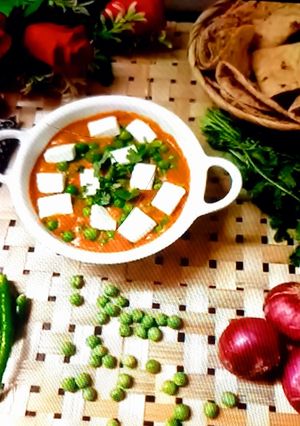 A picture of Butter Matar paneer masala.