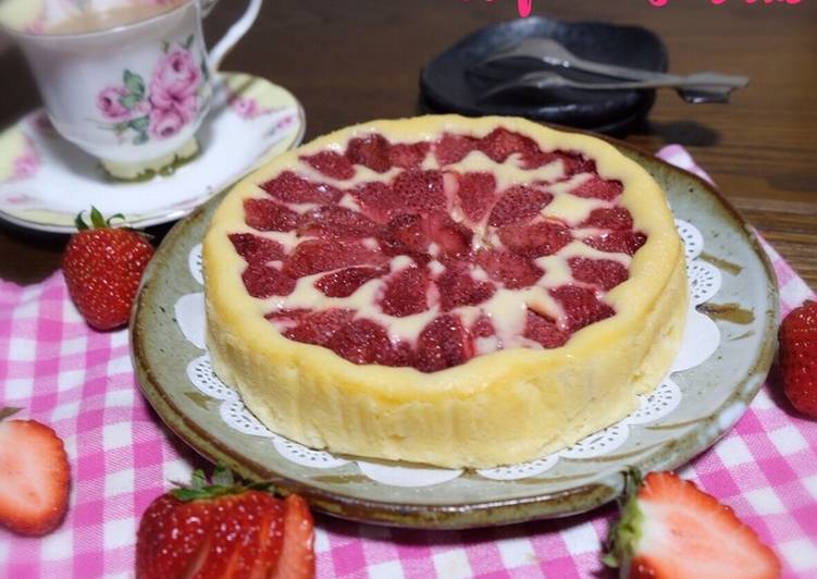 Bagaimana Menyiapkan (Bake) Strawberry Cheese Cake🍰 🍓bahan simple yang Enak Banget
