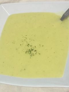 Una foto de Mi crema de calabacín, patata y puerro