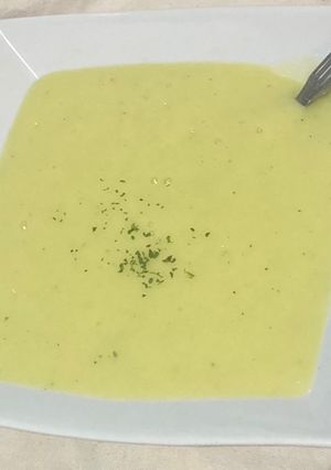 Una foto de Mi crema de calabacín, patata y puerro