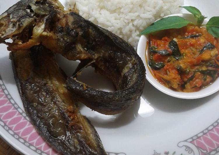 Pecel Lele Sambal Sari Laut Kemangi