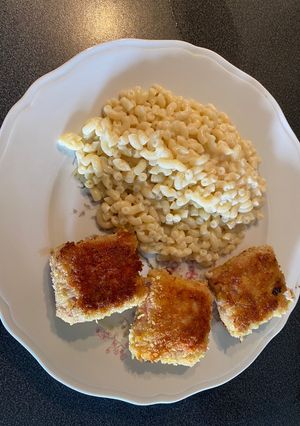 A picture of Mini Cordon Bleu and Buttered Elbow Macaroni.