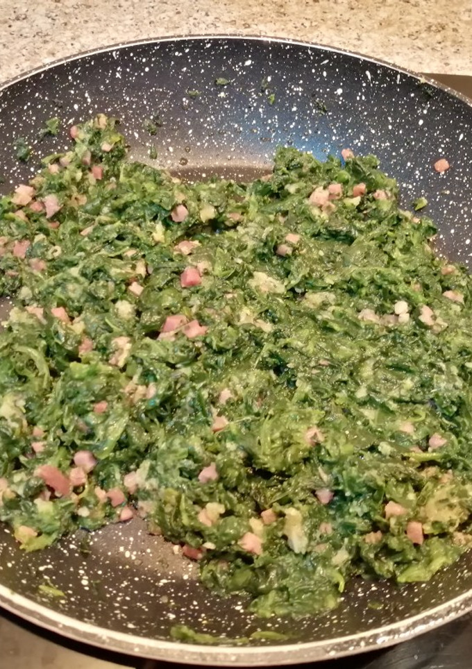 Una foto de Espinacas con jamón