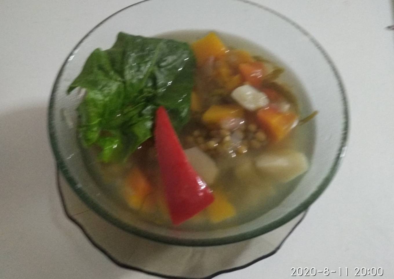 Sopa de verduras con lentejas y avena