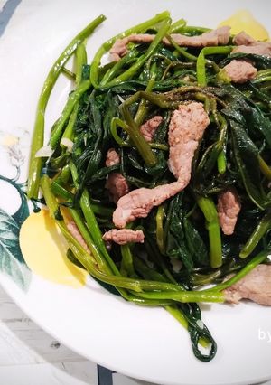 Hình của món Thịt bò xào rau muống.