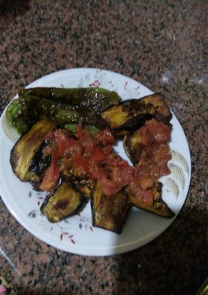 صورة لوصفة باذنجان مقلي بصوص الطماطم