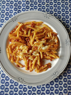 Una foto de Macarrones con taquitos de jamón