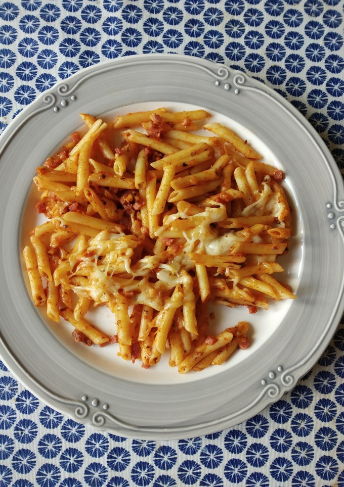 Una foto de Macarrones con taquitos de jamón