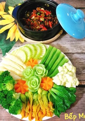 Hình của món Kho quẹt chấm rau củ luộc.