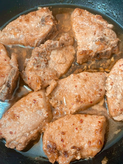 Hình của món Sườn cốt lết ram.