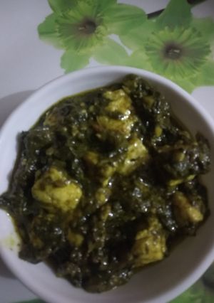 A picture of Palak paneer.