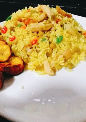 A picture of Fried rice with shredded Chicken.