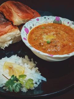 पावभाजी (Pav Bhaji Recipe In Marathi) रेसिपी चे मुख्य फोटो