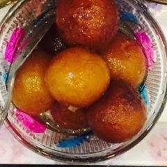 A picture of Gulab Jamun.