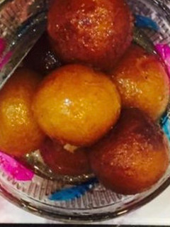 A picture of Gulab Jamun.