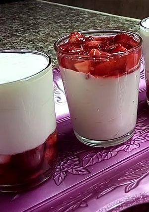 صورة لوصفة مهلبية تركية كريمية بالفراولة
