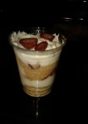 A picture of Fruit nut yogurt parfait.