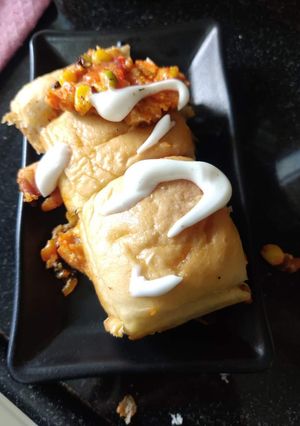 A picture of Cheese veggie bun.
