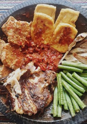 Foto resep Penyetan sambel (tempe, tahu, ikan asapan) ala nissa