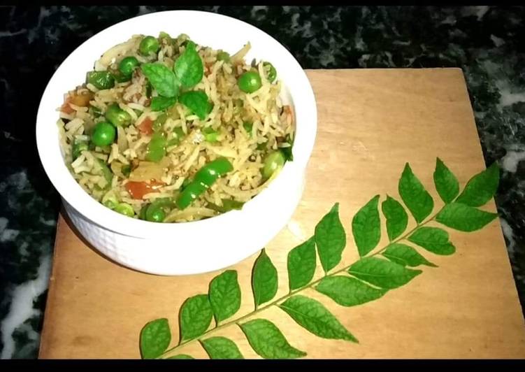 Dum Mix veg Biryani in curry Leaves