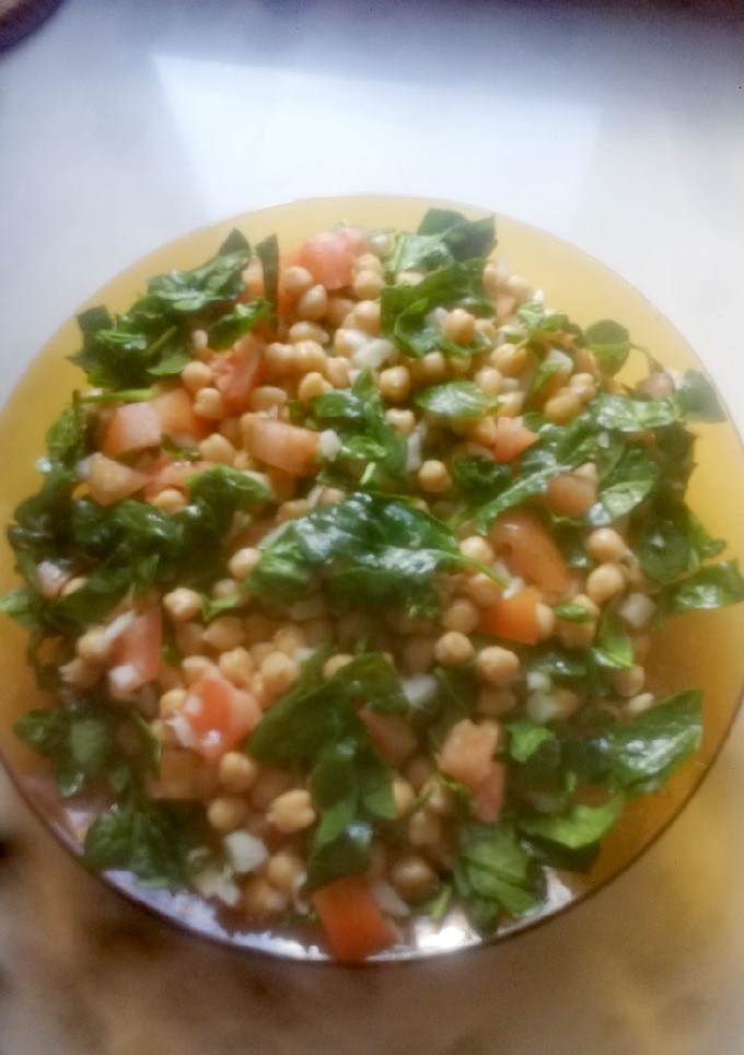 Una foto de Ensalada de garbanzos