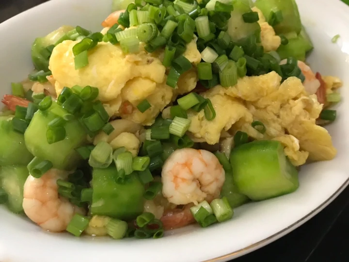 Langkah Mudah untuk Membuat Resep Cah Oyong telur &amp;amp; udang yang Lezat Anti Ribet, Mantap