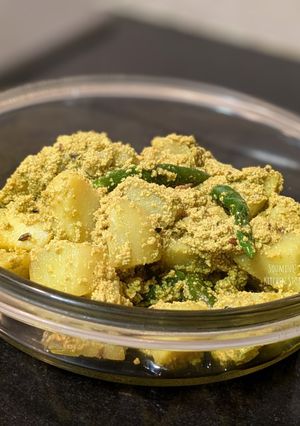 A picture of Aloo Posto (Potatoes cooked with poppy seed paste).